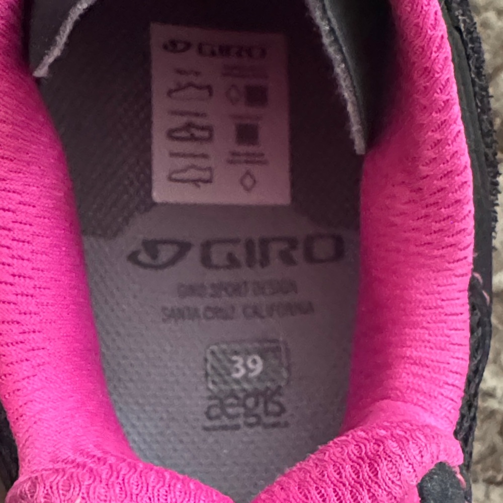 Giro Women's Athletic Cyclist Shoes in Black and Pink Clip In Sz 39/7..5-8 - Picture 5 of 5